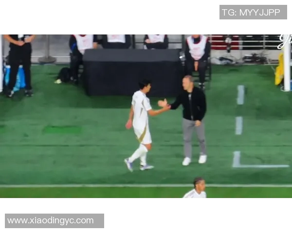 孙兴慜赛后采访妙语连珠全场爆笑掌声不断 孙兴慜赛后采访妙语连珠全场爆笑掌声不断