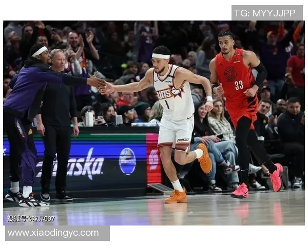 昔日恩怨再现！布克与老队友狭路相逢