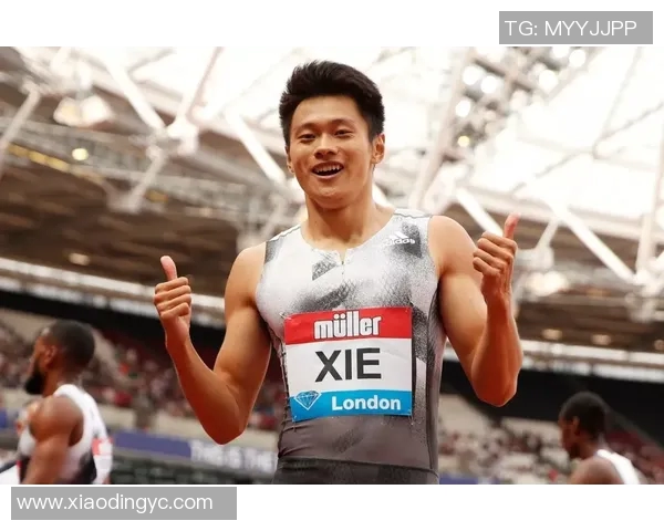 中国选手打破亚洲跳远纪录，教练当场落泪